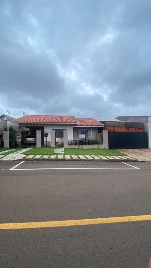 Casa à venda em Campo Mourão, Centro, com 3 quartos, com 106 m²