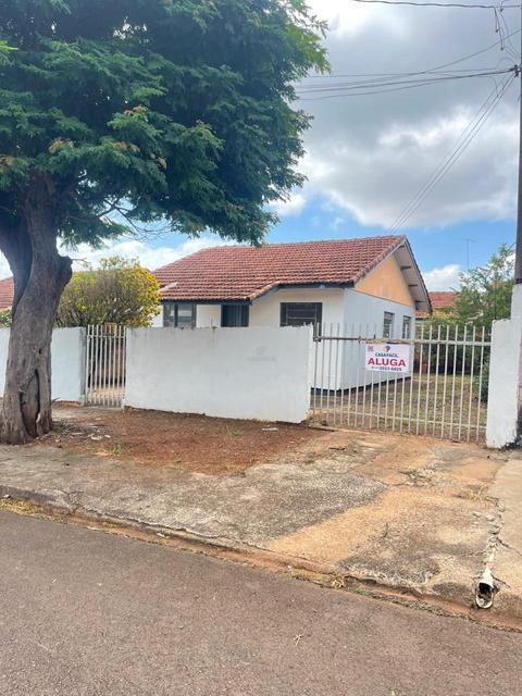 Casa para alugar em Campo Mourão, Residencial Diamante Azul, com 3 quartos