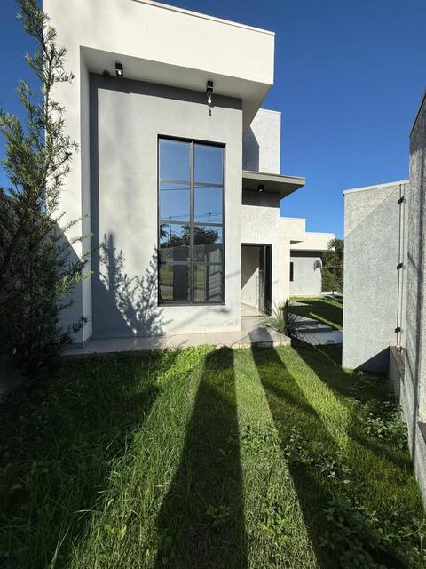 Sobrado à venda em Campo Mourão, Jardim Flora IV, com 3 quartos, com 193.55 m²