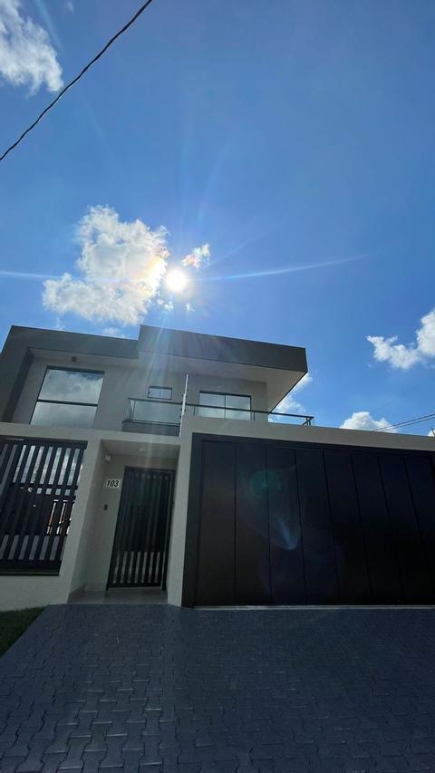 Sobrado à venda em Campo Mourão, Jardim Shangrilá, com 3 quartos, com 167 m²